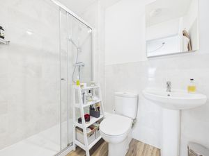 En-suite- click for photo gallery